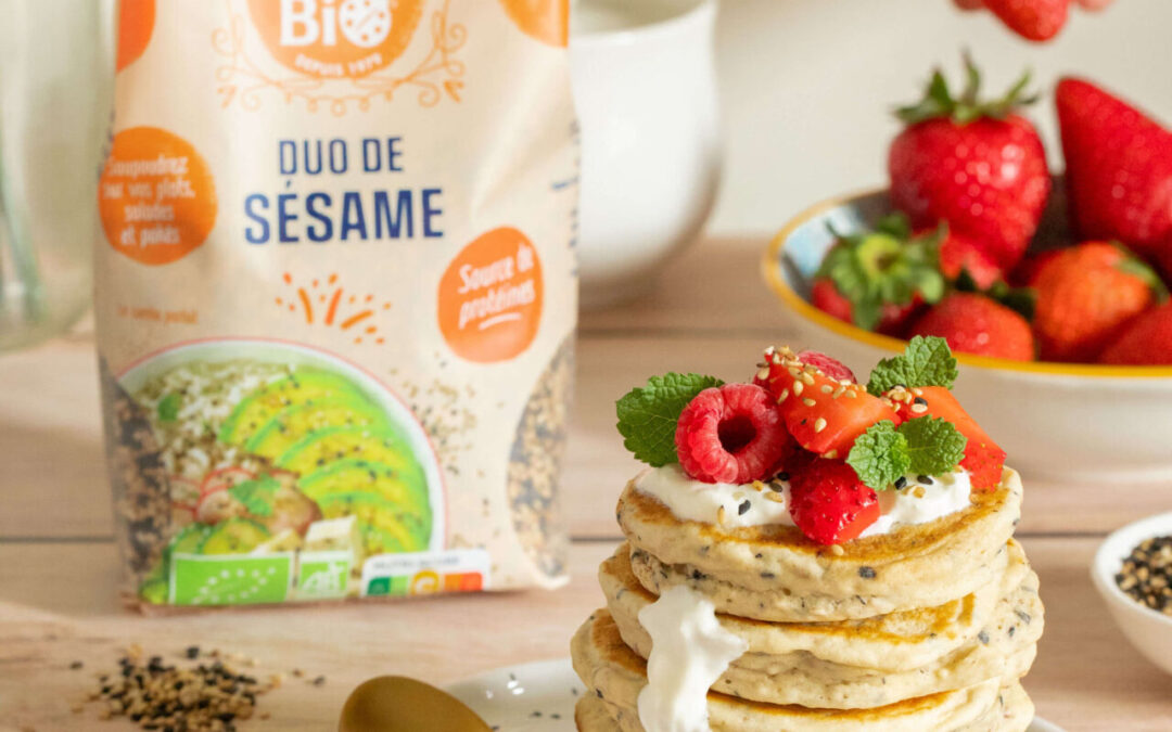 Pancakes au sésame et fruits d’été